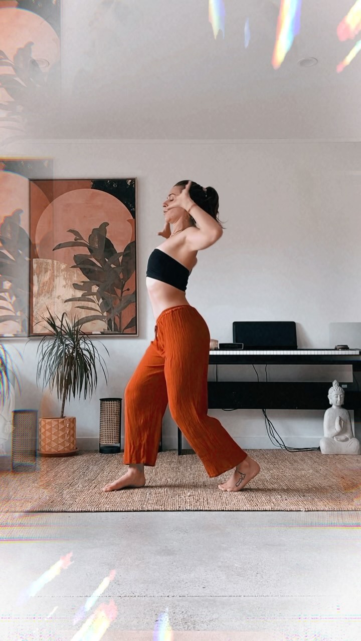 Moving for freedom 🇵🇸🕊️
I haven’t moved freely all year; without sounding too “woo woo”, there is so much “stuckness” and “frozen” energy for me at the moment. It’s been such a big year and I haven’t really had time to reflect, integrate or process much.
So I thought I’d share something that I find to be one of the most effective ways of moving through complex or multiple emotions.
Step 1️⃣: Writing. Raw, uncurated, unfiltered accounts of whatever is on your heart or mind.
Step 2️⃣: Free flow movement. Choose a song that really resonates with whatever is happening in your inner world and embody its essence. Whether it’s an angry flail, a grieving flop, celebratory boogie or a sensual twerk - it’s such a beautiful way of connecting with and expressing your feelings and parts.
I mean, there’s like, 5 moods in this reel. Haha.
You don’t need to be a “good” writer or a “good”dancer, it’s not about being good - it’s purely experiential, experimental and explorative. It’s lead from the heart - not the head.
It’s like, touching on the parts of yourself that you condemn or judge, the parts you find cringe, awkward, too much or not enough. Slowing down and being in full presence with your body and all the tiny micro-movements it’s capable of - noticing the fluctuations of the mind, without any right or wrong.
It’s like a moving meditation and a bloody good sweat up at the same time! The ability to move freely in your own skin is both vulnerable and empowering. Does it make you feel something to witness? Have you tried it yourself?
Inspired by @robbienofear and @cheveeyo ❤️
🎶 @hozier - Work Song
#move #movement #moveyourbody #movementtherapy #minimalmovement #movementmeditation #movementthatinspires #movementpractice #movementislife #contemporary #contemporarydance #dance #freemovement #freedom #freepalestine #ceasefire #dancingishealing #dancechallenge #dancelover #movingmeditation #vulnerability #self #selfhealing #therapy #therapeutic #movementtherapy #process #emotion #emotions #emotional