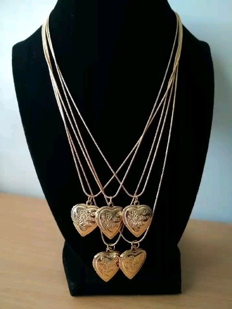 Looking for that special #valentineday gift?
For more options go to: www.designsbyannmarieclarke.com
#valentinedaygift #giftforher #handmadejewelry