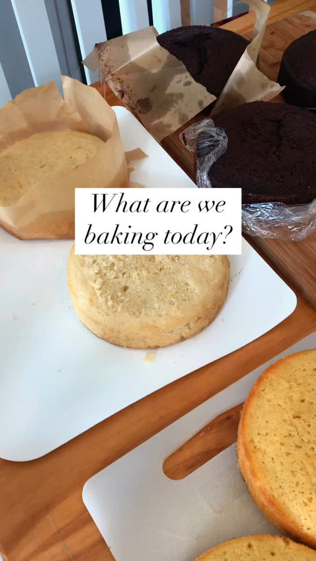 I am so pleased to have been getting new enquiries from wedding couples for 2025 and beyond. Yes, I see you out there with only few months to go and no wedding cake booking yet! If you're waiting on a quote from me, please know that I am working as fast as possible to answer each and every enquiry.
But here’s why it’s taking longer than usual: there’s wedding cake baking going on behind the scenes! Here’s some chocolate orange sponges, vegan vanilla and vanilla bean about to be lavished with layers of ganache, handmade strawberry jam and salted caramel! Get in touch via the link in bio to start the wedding cake conversation with us 👉❤️