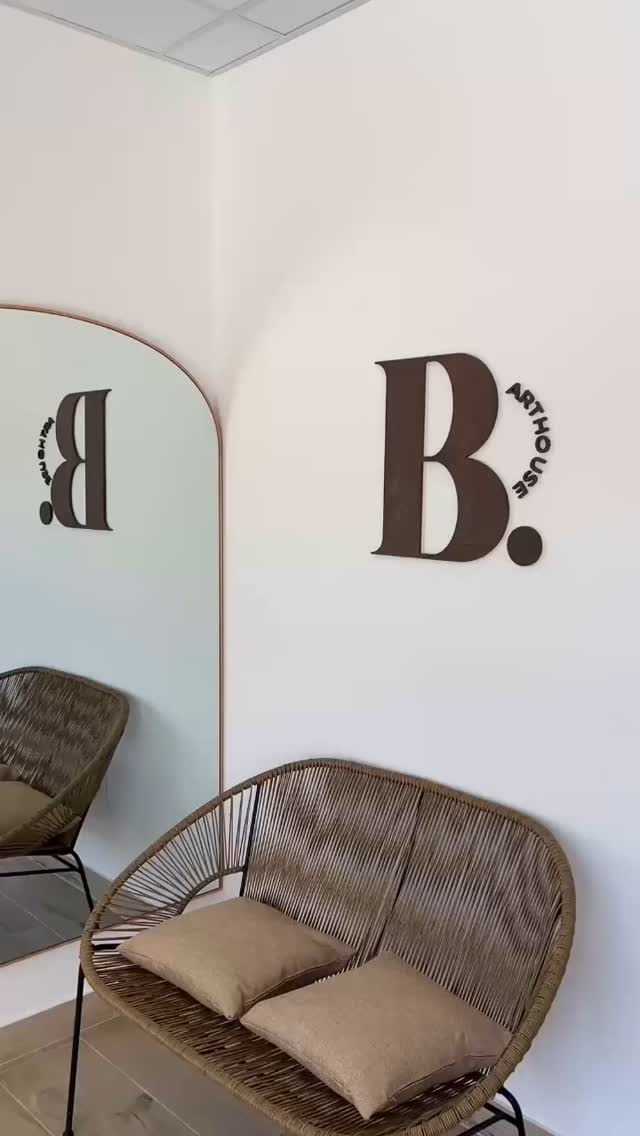 Impossible is a possible creative tool...
Frank Bodin
Final touches in progress… our new arthouse is almost ready!
Deseando compartir pronto todas las novedades, talleres, eventos y nuevos proyectos en nuestro estudio Beetle.
#art #arte #artist #artwork #artisan #arteydecoracion #artdecor #interiordesign #interiors #design #movement #creativity #create #creatividad #creation #arthouse #galeriadearte