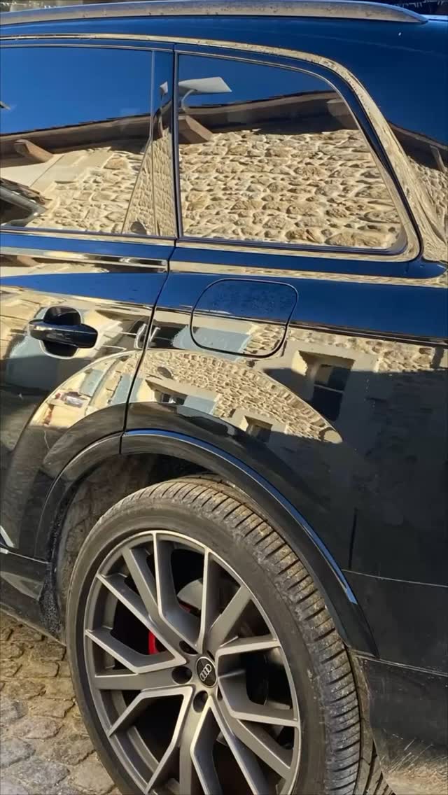 Quand un Audi Q7 S-Line passe entre mes mains…
🔁 Avant : un véhicule fatigué par le quotidien, poussières, traces, jantes ternes.
⚡ Après notre Express Intérieur/Extérieur : brillance retrouvée, habitacle rafraîchi, finition impeccable.
🧼 Prestation Express signée Iron Clean :
✅ Lavage extérieur complet (carrosserie, jantes, vitres)
✅ Aspiration de l’habitacle
✅ Nettoyage des plastiques, sièges et coffres
✅ Dégraissage des surfaces + finition pro
⸻
Tu veux redonner du cachet à ton véhicule sans perdre de temps ?
Opte pour la formule Express, efficacité premium garantie.
📍 Intervention à domicile – secteur Saint Michel de Rieufret
📲 Réserve sur www.ironclean.fr
📞 06.83.60.17.54
#lavageauto #detailing #cardetailing #ironclean #gironde #avantapres #nettoyageauto #autodetailing #caredetail #cardetail #audi #audiq7sline