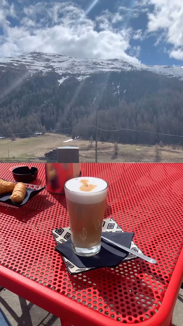 #Livigno
Se ti chiedessi … cos’è la bella vita? #feelthealps
Mente calma ed in armonia, buona compagnia e dolcezze della vita circondati dalla natura ❤️