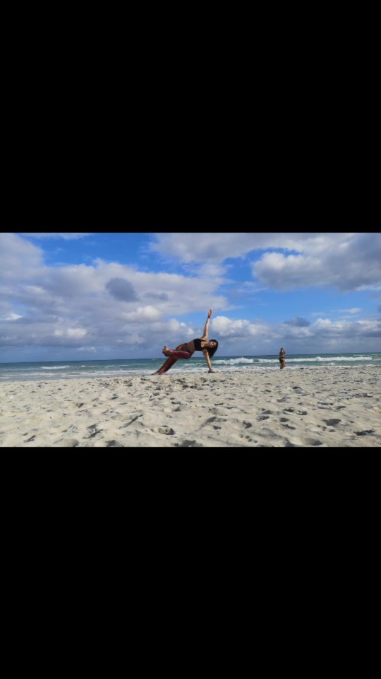 Anyone else find that they just have to think of the beach and suddenly you're finding sand everywhere?
As much as I miss practicing to the sound of the ocean, I do not miss finding sand in every nook and cranny after a practice - how does it even end up in your pockets?! 😂
#yogalinii #yogapractice #beachyogagirl #fitnessgirl #sandgetseverywhere #cubatravel #cubayoga #travelmakesmehappy #sheadventures