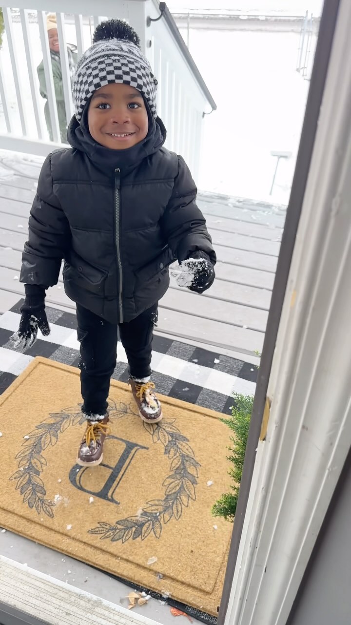 Snow days are our favorite ⛄️
#snowday #snowdayinthelife #snowfun #momlife #momoftwo #boymom #girlmom