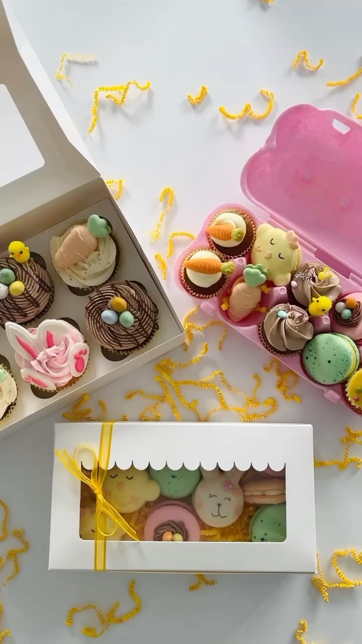 Het is nog even aftellen, maar Pasen komt eraan en het paasaanbod staat nu online.
Kies jij voor de macaronbox met 12 macarons in paasthema, de schattige eierdoos met 4 themamacarons en 6 mini cupcakes of de cupcakebox met 6 overheerlijke cupcakes in thema? Ik ben heel benieuwd wat je het leukst vindt!
Alle info en bestellen via www.zozoet.be/pasen2024. Wacht niet te lang met bestellen, het aanbod is beperkt 💕
#eastersweetbox #eastermacarons #eastercupcakes #easter2024 #pasen #paasmacarons #paassweetbox #paascupcakes #lekkersvoorpasen #sweetboxoostende #macaronsoostende #macarons #macaronlove #macaronlady #macaronqueen #zozoet #zozoetoostende #zozoetmacarons #oostende #ikkoopinoostende #artisanalemacarons