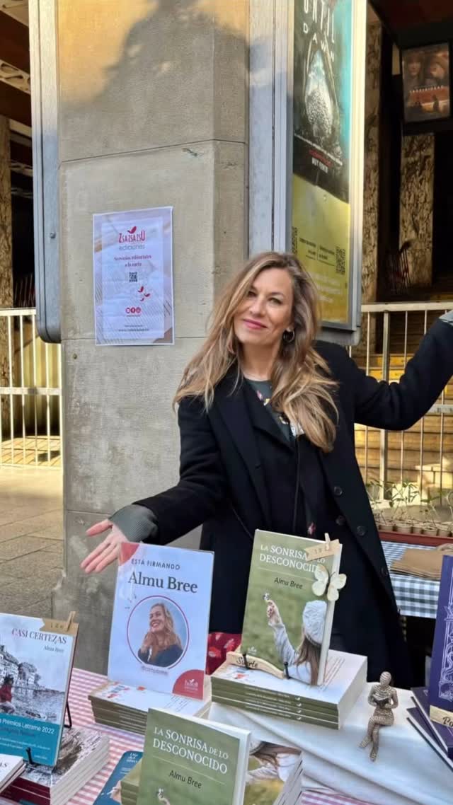 Espero que me creas si te digo que cada San Jorge 🐉es mejor. Es un día especial, la gente está contenta, se acerca, se interesa, pregunta… Una ciudad que sale a la calle a celebrar ¡y a comprar libros! 📚
Los compañeros de otras mesas pasan a saludar, los amigos también, los autores que firman a tu lado comparten las horas contigo sin perder por un segundo la ilusión. Es nuestro día, el de todos los que amamos la lectura.
Gracias a todas las personas que os pasasteis por el stand de @zsazsazsues: hicisteis que el día fuera mágico. 🪄
Esperamos fotos de las plantitas 🌱que regalamos con las compras y también vuestrios mensajes contándonos vuestras sensaciones tras leernos.
¡Hasta la próxima! 💋
#SanJorge #DíaDelLibro