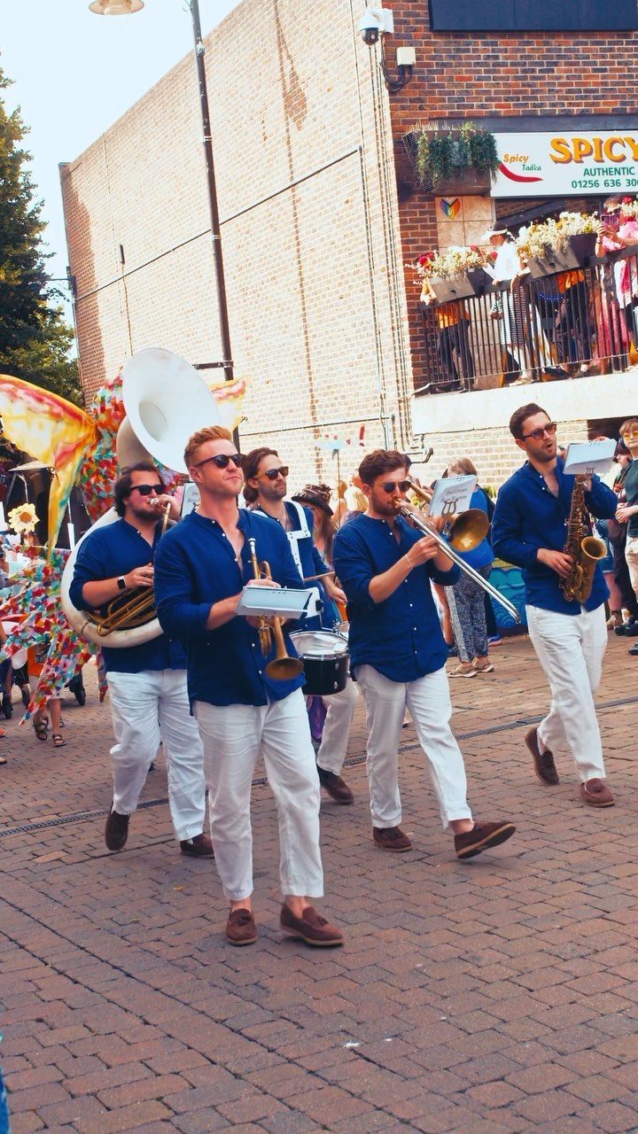 Leading the procession for Basingstoke festival
.
.
.
#TheLondonStrollers #RoamingBand #BrassBand #StrollingBand #AcousticBand #LuxuryEvents #LuxuryWedding #InternationalBand #London #EventProf #WeddingPlanner #Basingstoke