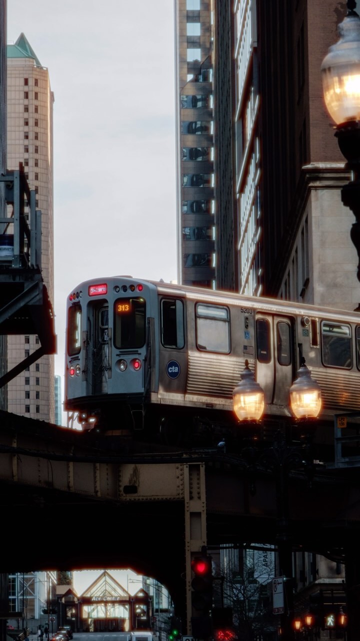 Two days in Chicago! Not as windy as we expected.
📸: @cianhamiltonslife
•
•
•
#chicago #streetphotography #fujiframez #fujixt3 #filmlook #cinematic #windycity #wander #discoverchicago