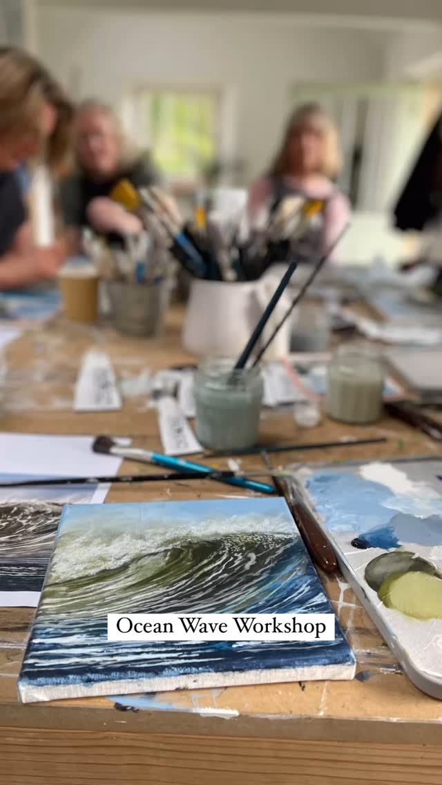 Such a lovely afternoon painting this little Ocean Wave. Thank you so much to everyone who came.
Looking forward to running this workshop again on Wednesday evening.
#wiltshireartist #acrylicpainting #studiodays #cotswoldartist #artworkshop #creativity #castlecombevillage