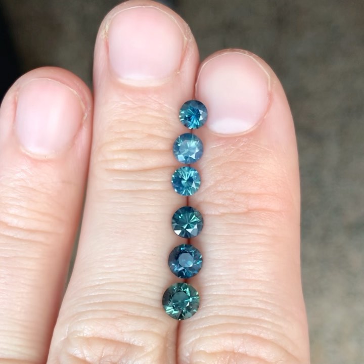 Saphirs d’Auvergne taille rond brillant | saphirs teal | french sapphires.
1 : Saphir d’Auvergne taille rond 0,32ct, diamètre 4,03mm H : 2,84mm
2 : non disponible
3 : Saphir d’Auvergne taille rond 0,34ct diamètre 4,16mm H : 2,76mm
4 : Saphir d’Auvergne taille rond 0,45ct diamètre 4,48mm H : 3,20mm
5 : non disponible
6 : Saphir d’Auvergne taille rond 0,77ct diamètre 5,04mm H : 4,06mm
#saphir #saphirdefrance #saphirdauvergne #frenchsapphire #finegems #exceptionalgemstones #teal #tealsapphire #bluesapphire #naturalgemstone #ethicalgemstone #ethicallymined #naturalsapphire #unheatedsapphire #saphirnaturel #pierresethiques #joaillerieethique
#sapphire #gemme #cuttinggemstones #precisioncut #ethicaljewelry #highjewelry #jewelrydesign #statementjewelry #hautejoaillerie #minetomarket #jewelrydesigner #jewelryblogger #gemstonetraceability