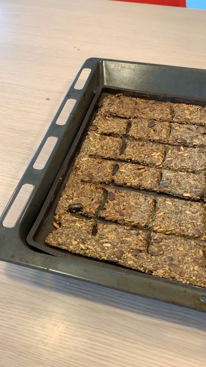 Miam les crackers tout chauds qui fleurent bon les graines grillées 🥰🥰