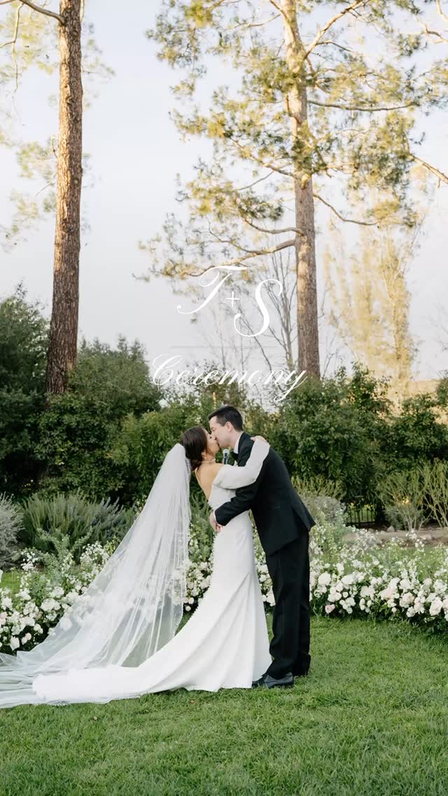 Spring’s embrace in full bloom for Tiffany & Skylar at The Lodge at Malibou Lake. This romantic meadow ceremony design seamlessly blends with the natural stunning landscape, creating dreamy backdrop for their love story to unfold.
Venue: @maliboulakelodge
Planner: @inthecloudsevents
Photographer: @sharonko_photo
Musicians: @twotownsent
DJ: @hidefgroup
Event Rentals: @3littlebirdseventplanning
Hair & Makeup: @kellyzhangstudio
