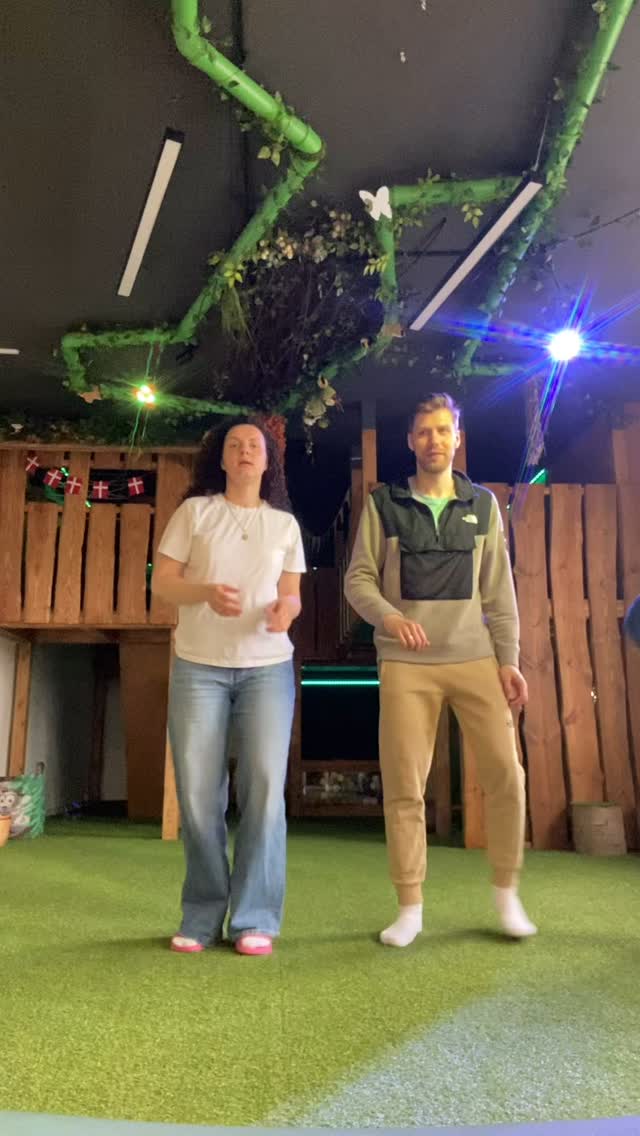 We’re full of energy and positivity — wishing everyone to seize life’s opportunities with a smile!
#chickenbanana #forestroom #copenhagen #fødselsdag #birthday #tillykke #kidsparty #partyplace