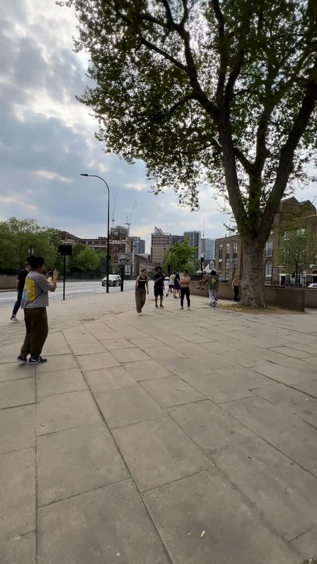 Lovely day out for @sundaysupaxxl where everyone broke down new jumps 👑
-
-
-
#parkour #pkfr #parkourgirl #girlparkour #freerunning #femgaps #london #training #jumping #sport