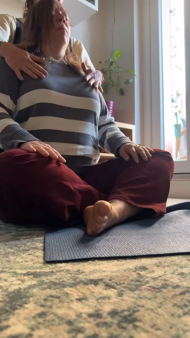 … and how to find your way back.
1. You feel tense and tired all the time.
Even when nothing big is happening, your body is holding on.
2. You experience a kind of emptiness.
Moments that should feel joyful… don’t reach you anymore.
3. You live mostly in your head.
Endless thoughts, constant planning.
But you rarely feel truly here in your body.
4. You don’t sleep well.
And your emotions feel too much – or not at all.
5. You find yourself wondering:
Who even am I in all this?
This disconnection isn’t your fault.
It’s a sign that your system is overwhelmed.
You don’t need to fix yourself. You need to return to yourself.
🌀 A small practice:
Place one hand on your heart.
Close your eyes.
Breathe in and out slowly.
Ask yourself:
What part of me needs my attention right now?
There are moments in life where we lose touch with who we are.
Not because we did something wrong – but because we were surviving.
And in that survival, we forget how it feels to rest inside our own skin.
But there is a way back.
Gently.
With small rituals, honest reflection, and a body that slowly learns to trust again.
You don’t have to do it alone.
This space is here to walk with you.
#reconnection #nervoussystembalance #holistichealing #embodimentpractice #innerjourney