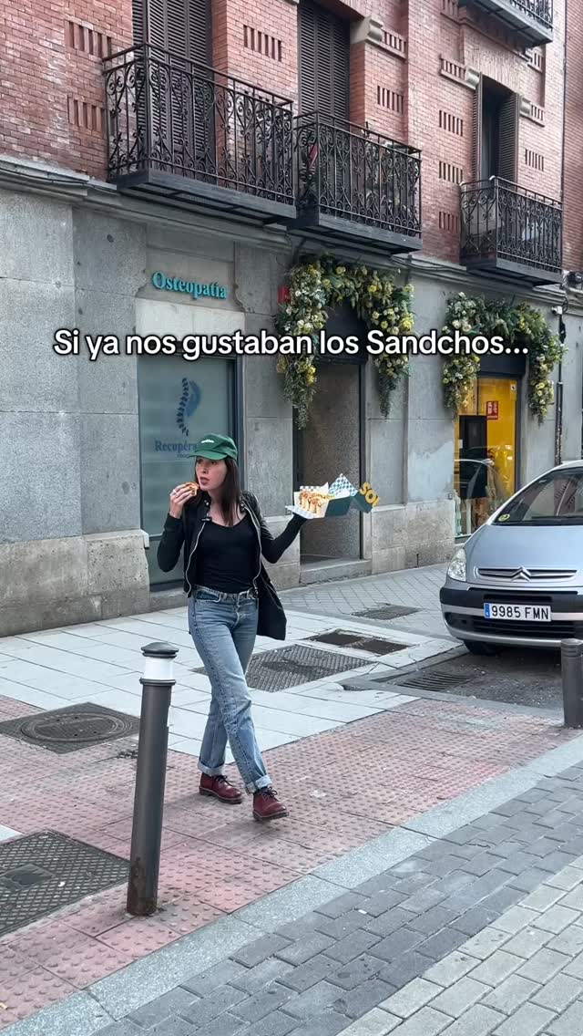 Todo lo bueno de los Sandchos, ahora en el bocado perfecto. Ni uno, ni dos, ni tres, sino SEIS Sandchitos en cada caja 😉 Ya vale de mandarle a tu crush fueguitos por Instagram. Ponte las pilas y vente a por tu caja.
#sandchitos #panbrioche #sandchosbrioche #dondecomerenmadrid #madrid #restaurantesmadrid