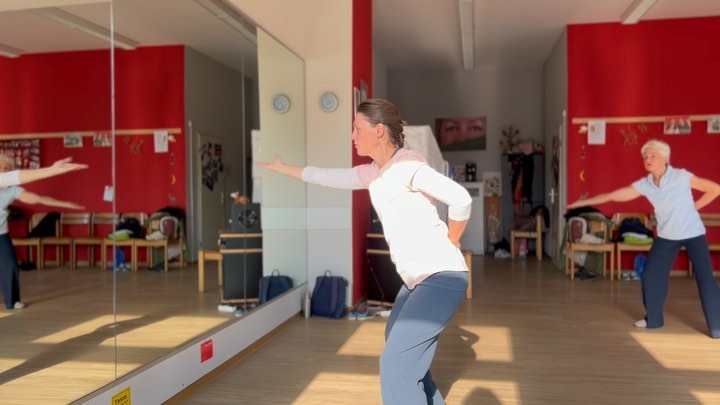 Der Qi Gong Kurs in Dortmund hat begonnen. 🤩
Mit Übungen die deine Energie im Körper verteilt und sie zum fließen bringt. Passend zum Frühling! 🌷
Wie du siehst ist noch Platz! Mach' mit und melde dich bei mir. 😁
www.daoflow.de
.
.
.
#qigong #qigongpractice #qigongwudang #qigongdeutschland #qigongkurs #healthylifestyle #entspannung #entspannungsübungen #atmung #freude #dortmundphönixsee #achtsamkeitsübung #bewegungmachtglücklich #stressbewältigungdurchachtsamkeit #durchatmen #frühling #feelgood #moveformentalhealth