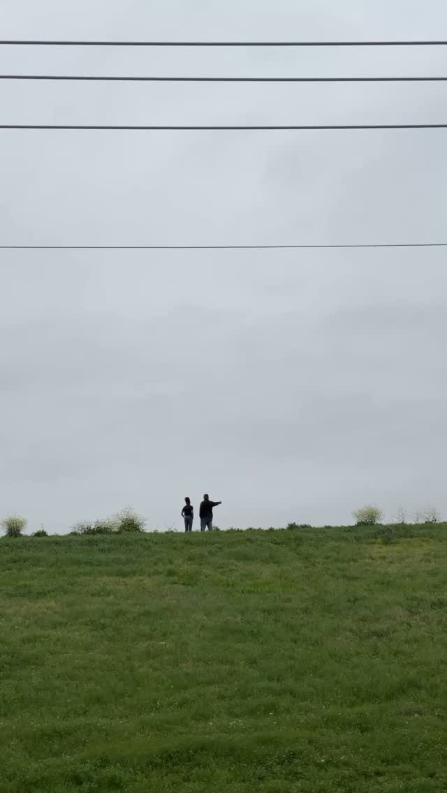 He pulled her aside after setting up an event… From a father entrepreneur to his daughter….
#entreprenuer #entrepreneurlife #fatherdaughter