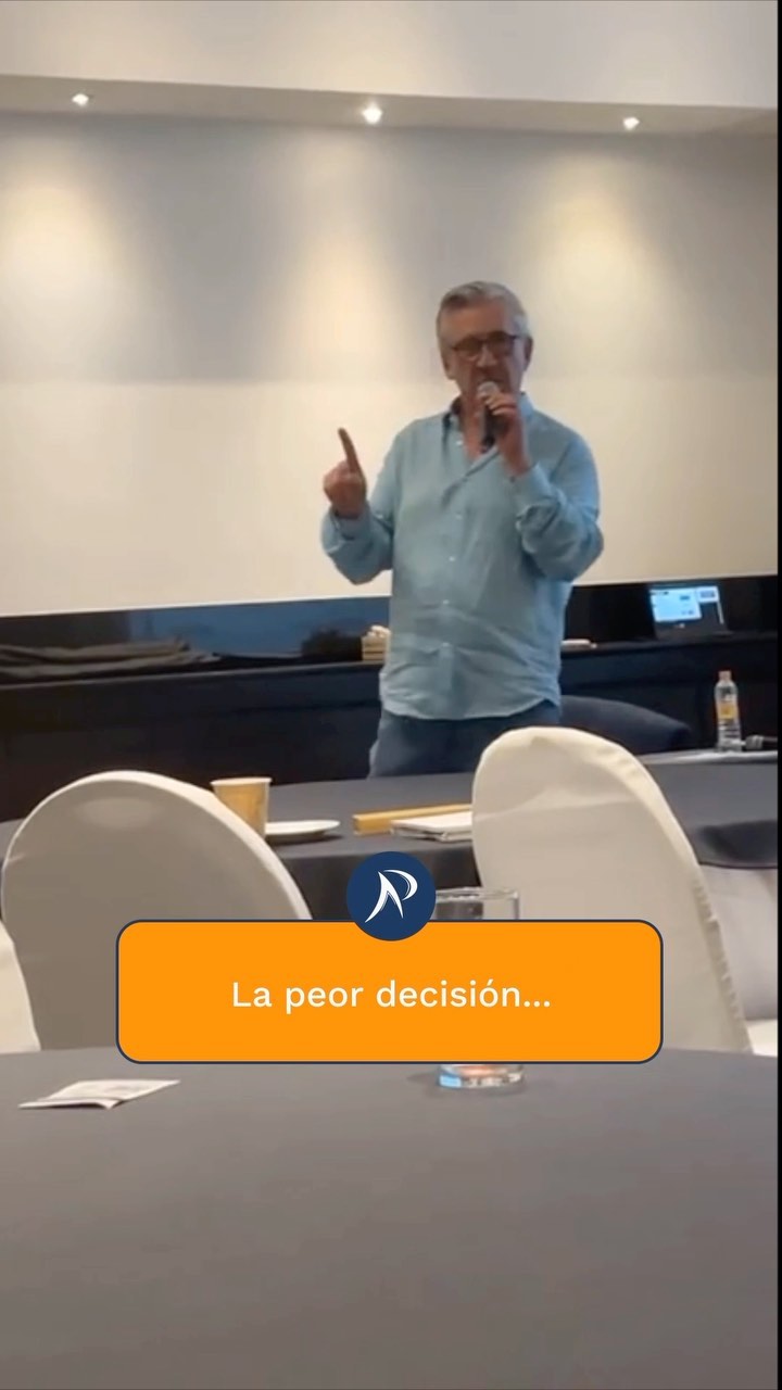 A veces, dejamos de tomar decisiones importantes para nuestra vida por miedo o falta de información. Por eso es que el tío Álvaro platica con los asesores de #APFuturo sobre la importancia de guiar y acompañar a sus clientes. 💼✨
👉 ¡Estamos aquí para ayudarte a tomar las mejores decisiones con tu dinero y construir el futuro sólido que siempre soñaste! 🚀
#APFuturo #AdministraYProtegeTuFuturo #AhorraONunca #TíoAlvaroExplica
#Seguro #Ahorro #Inversion #AsesoriaFinanciera #AllianzMexico #ProteccionEconomica #AsesoriaPatrimonial #proteccionpatrimonial #agentedeseguros #asesordeseguros #aseguradora #FinanzasParaTodos