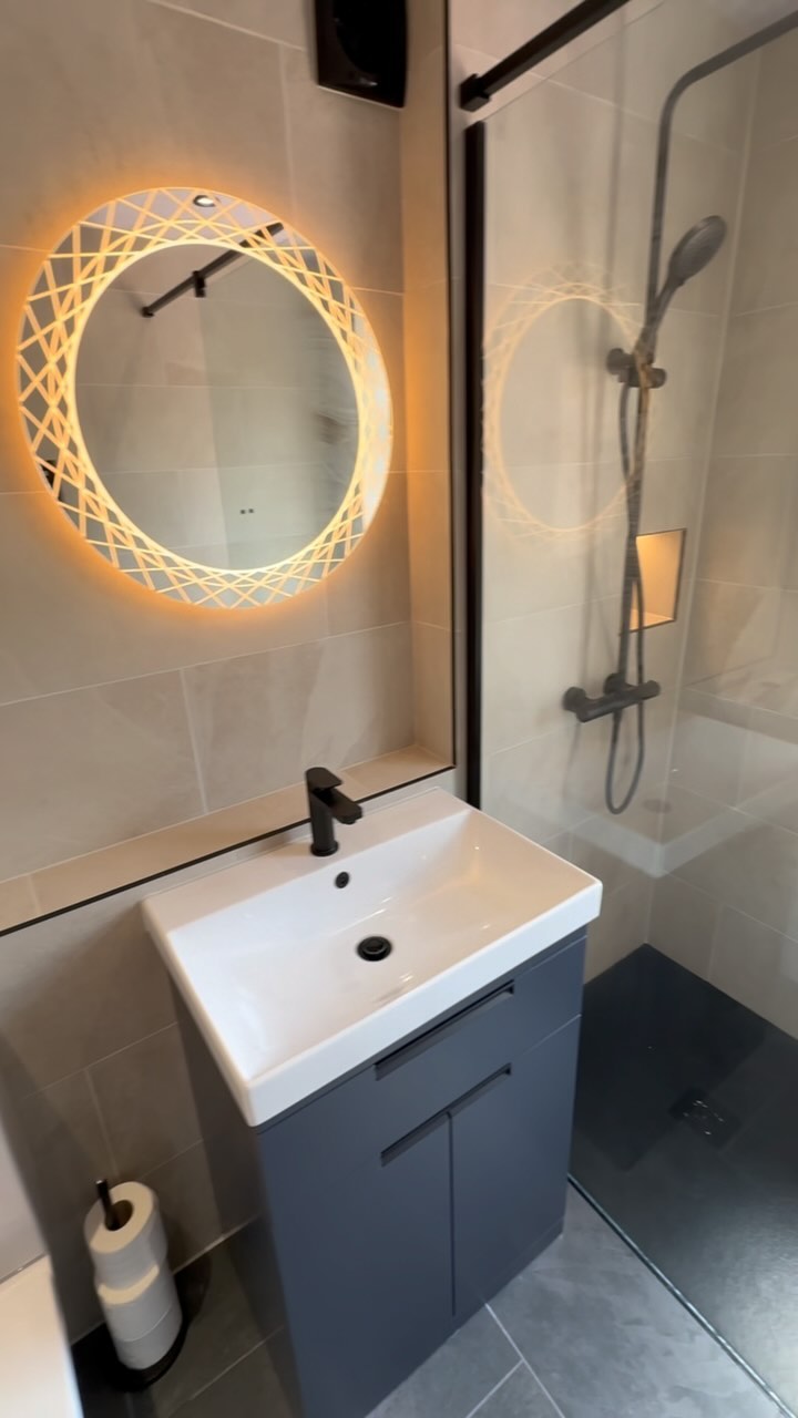 Out with the old and in with the new ✨
Our client wanted to modernise their dated bathroom and replace the old bath tub with a bespoke walk in shower.
Jacob took the lead in fitting this bathroom and completed the look with a in-built shelf, slate effect shower tray and rainfall shower head.
Is your bathroom in need of a glow up? 👀 Give us a call today on 07513263518 to get a quote!
#bathroomrenovation #bathroommakeover #bathroominspiration #bathroomremodel #bathroominterior