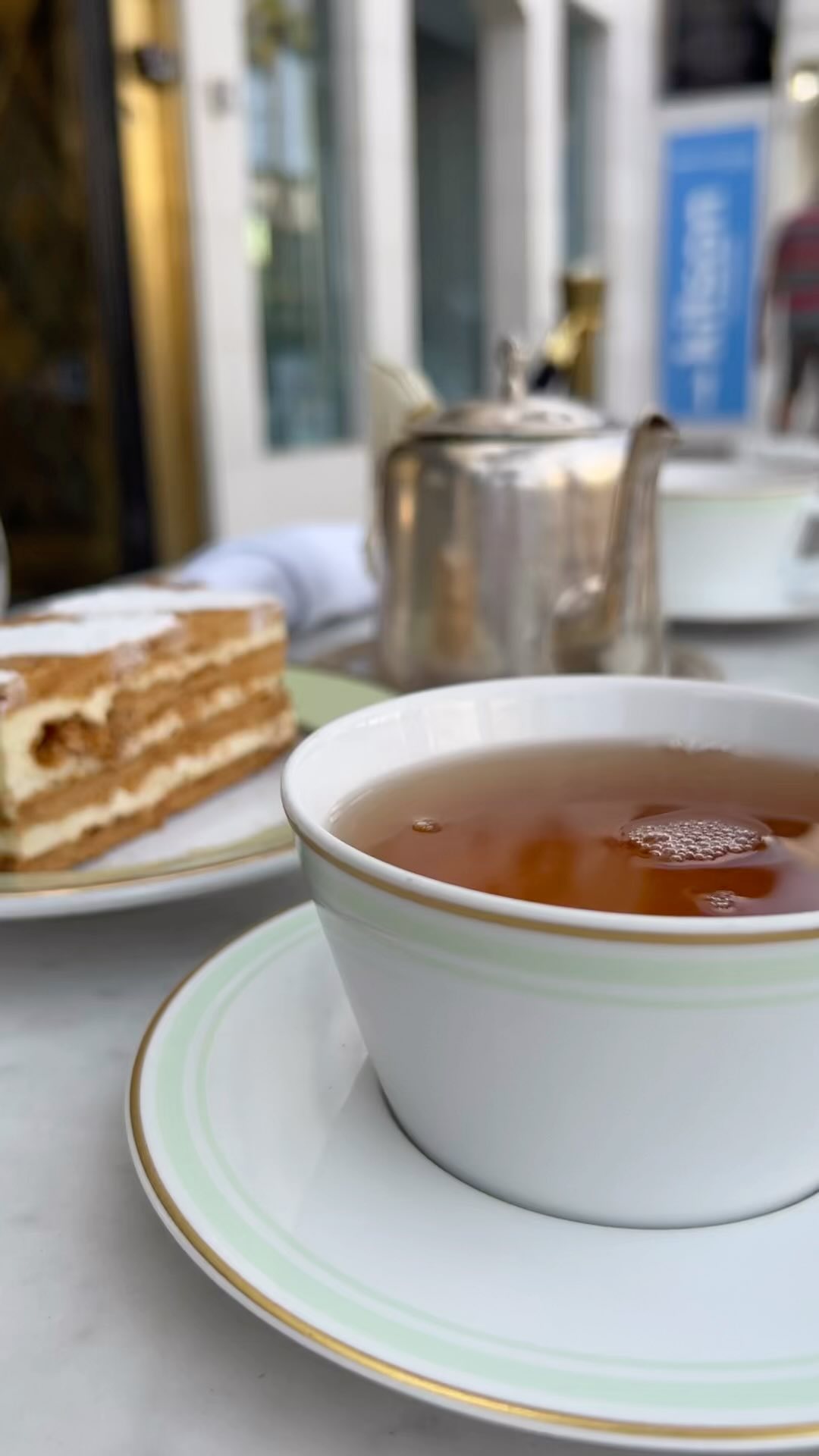 Afternoon tea with vegan options. The croissant 🥐, mille-feuile, and thé jardin bleu royal were exquisite. 👌🏼