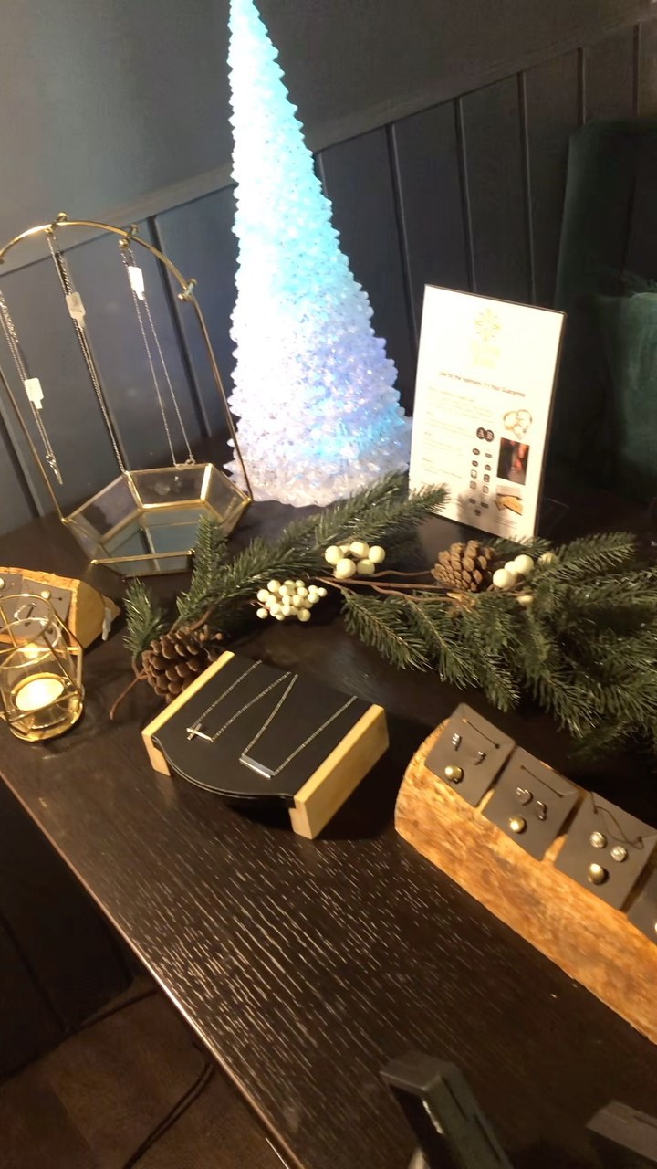 Tonight I attended a Christmas Launch Party for @oliviajean.jewellery …the turnout was amazing and so was the jewellery!
I will be working with Olivia Jean Jewellery in the New Year to build them a beautiful e-commerce website!
Really looking forward to working with you!
#Wix #WixWebsiteDesign #wixecommerce #jewellery