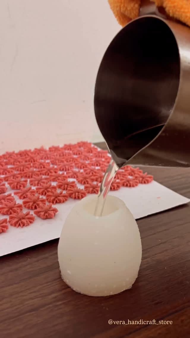 “Crafted with love, curated for memories!”
✨
Presenting our elegant wedding reception favor boxes designed exclusively for a magical evening of celebration. Each box includes:
• 🌹 2 intricately hand-poured rose-shaped soy wax candles
• 🪔 1 artistic diya-style candle with floral detailing
• 🍫 1 premium chocolate-filled potli in golden brocade
• 🎀 All beautifully nestled in soft pink shredded filler and tied with love
Wrapped in delicate lavender net with a custom thank-you tag, these return gifts were made to reflect warmth, elegance, and heartfelt gratitude.
Whether you’re planning a wedding, reception, or festive event — we’re here to turn your gifting into a graceful statement.
DM to customize your bulk order with @vera_handicraft_store
💌
#VeraHandicraftStore #WeddingFavors #SoyWaxCandles #ReceptionGifts #HandcraftedWithLove #EcoFriendlyGifts #CandleGifting #CustomGifts #ReturnGiftIdeas #WeddingReturnGifts #MadeWithLove #fyp #fypシ