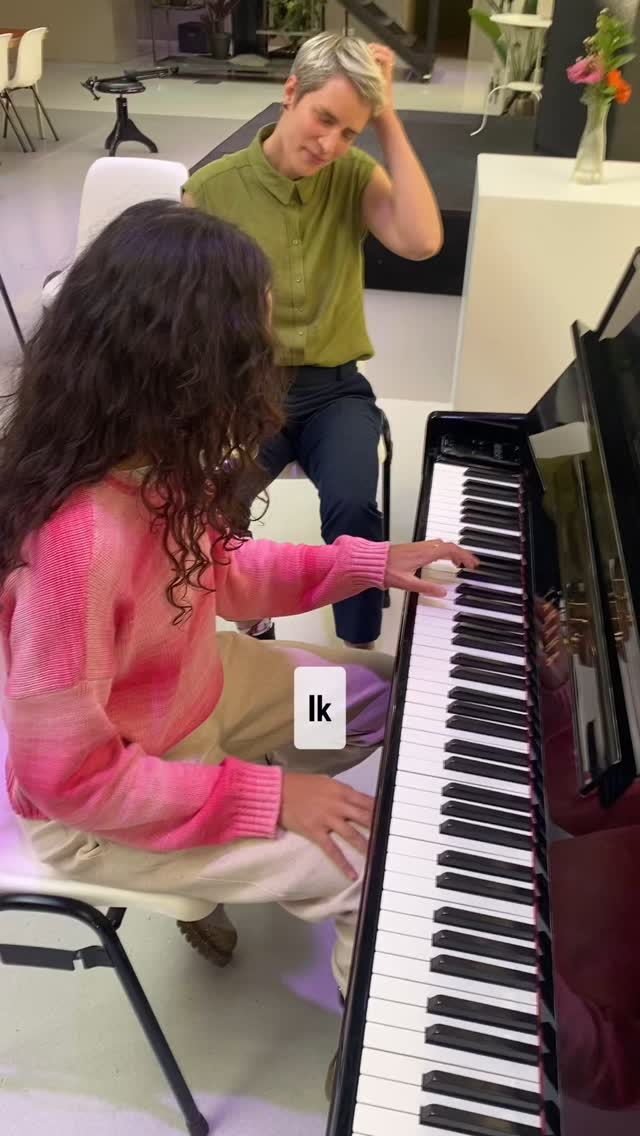 Ensayando con la gran Marialy Pacheco. Primer encuentro! Tocamos juntas en un show de televisón para la tele Holandesa.
#podiumklassiek #duo #Amsterdam #musica