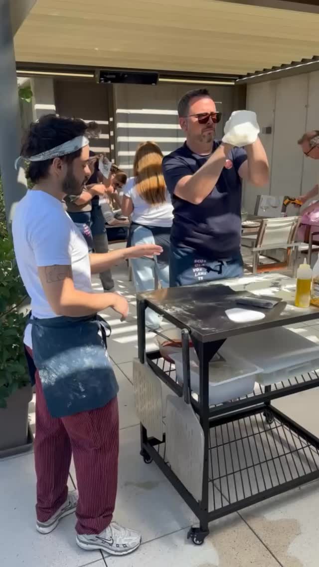 Hey pizza lovers – we’ve got something special for you! 🍕💫
Ever dreamed of making the perfect Neapolitan pizza at home and sharing it with your favorite people? Now it’s possible! 🏡 👨🏽🍳
Book “Pablo on Tour” and bring the Scuola Volante straight to your living room, backyard, or sunny terrace. Napoli vibes, good company, and real pizza magic – wherever you are. 🛵 🍕
#scuolavolante #pabloontour #pizzaschool #pizza #thepizzaguy #discovolante #prontovolante #wien #pizzaworkshop #viennaactivities #pizzaworkshops #foodie #pizzalovers #cookingschool #pizzatime #pizzaexperience #neapolitanpizza #viennafoodie #pizzaoven #homepizzaexperience #pizzaparty #outdoorcooking #mobilepizzaworkshop