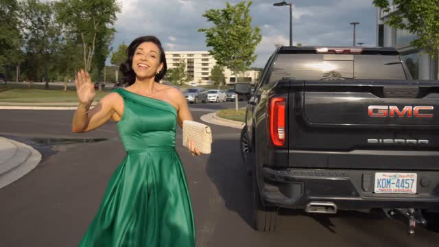 Not too long ago I made a post about how you wouldn’t see me standing in a pretty dress accepting particular awards. I can’t help but laugh at God’s sense of humor 🖤
Thank you to everyone who saw me even when I wasn’t trying to be seen. The Dalton Awards exist to acknowledge and honor women in business. The night is filled with opportunities to love on and lift up our fellow female entrepreneurs and The Successful Business Women group has mastered that!
What an honor is is to have hosted on the red carpet last year, to being awarded the Entertainer of the Year this year. Seeing women come together Collaborating. Connecting. & Communicating from such a place of genuine love and appreciation of one another is truly special. This room was filled withth women who are talented, beautiful, and oh so smart! Women who build their businesses while serving and giving back to their communities- a group who believes like our friend Jillian Knowles always quotes “a rising tide lifts all boats”
And I am blessed to sit among them!!
👗 is from one of my favorites
Betty & Jane Boutique
and ladies.. it has pockets! 👏🏼