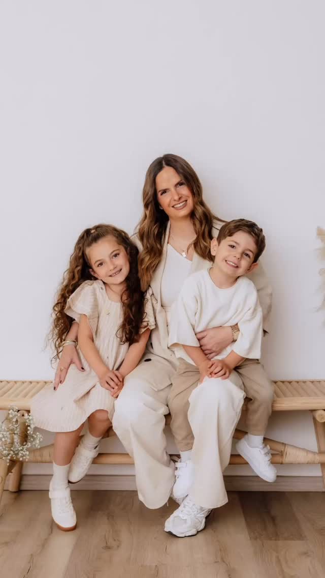 MOM & MINI FOTOSHOOTING
Die Beziehung zwischen Mutter und Kind ist einzigartig und voller unbeschreiblicher Momente. Wir Mama‘s sind grossartig, wir lieben ohne wenn und aber & wir verdienen es mit unseren Kindern Erinnerungen zu sammeln. Das MOM & MINI ist ein wunderbares & wertvolles Muttertagsgeschenk.. wer auch diesen Beitrag sieht, ob du selbst Mama bist, ob du Tochter oder Sohn bist oder auch der Ehemann. Dieses Fotoshooting wird die Mama unglaublich glücklich machen, das garantiere ich!
Auf uns MAMAS, wir sind wunderbar ! 💖
Das Shooting geht ca. 30min und es sind 15 Bilder dabei (Option ganze Galerie zu kaufen)
Das Shooting kostet nur CHF 250.00 !!! Auf was wartest du?! Buche dein MOM & MINI Shooting jetzt.. Termin frei wählbar :)
info@studio-oneshot.ch. / www.studio-oneshot.ch
Ich freue mich auf alle Mamas mit ihren Kindern! 🤍
#momandkids #momandmini #fotoshooting #mutterglück #muttertagsgeschenk #motherday #mama #kids #momlove #mutterliebe #mutterschaft #schwanger #pregnancy #momlife #mommyandme #mommy #loveyoumommy #lovemom