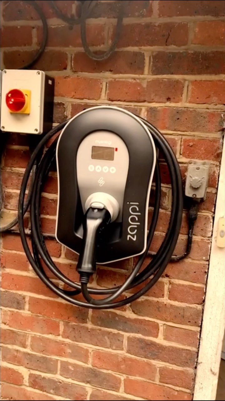 Zappi quick install guide ⚡️
.
.
.
.
.
.
.
.
.
.
.
.
#TT #Electrical #TTElectrical #Electrician #London #Local #Friendly #Design #ev #charger #evse #zappi #myenergi
