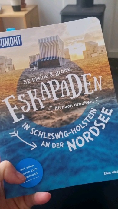 Wir sind die Eskapade #45! 🥳🥳🥳
Dankeee für die Erwähnung in eurem aktuellen Eskapaden Buch für Schleswig Holstein!!
Elke, die sympathische Autorin, war hier baden in der Eider! 🏊♂️
Kann ich ebenfalls wärmstens empfehlen!
Und wer nen optimalen Ausgangspunkt dafür sucht, schaut einfach mal in unserem Buchungskalender vorbei: tinyescape.de/buchen
#schleswigholstein #delve #eider #tinyescape_de #minihaus #minimalismus #kurzurlaub #dumont #flussbaden