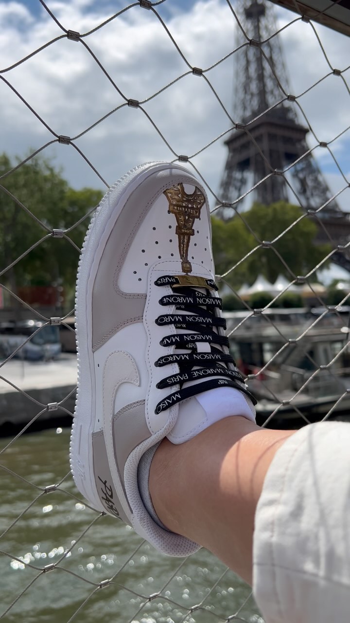 Walking the streets of Paris ๐ซ๐ท๐ผ๐ฅ
#fashionreel #fashionreels #custommade #customsneakers #nike #customnike #paris #parisfashion #maisonmarone #reeloftheday #shoereels #parisfrance #parisreels