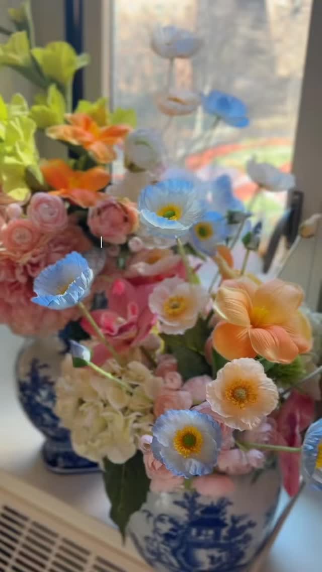 Safe to say I’m obsessed with these affordable floral arrangements! 💐🌸
#floraldesign #floralarrangements #fauxflowers #grandmillenial #pasteles #flowerbouquet #fyp #easter #bouquet #ranunculus #tulips #flowers #spring #affordable #affordableflowers #affordableflowerbouquet #springflowers