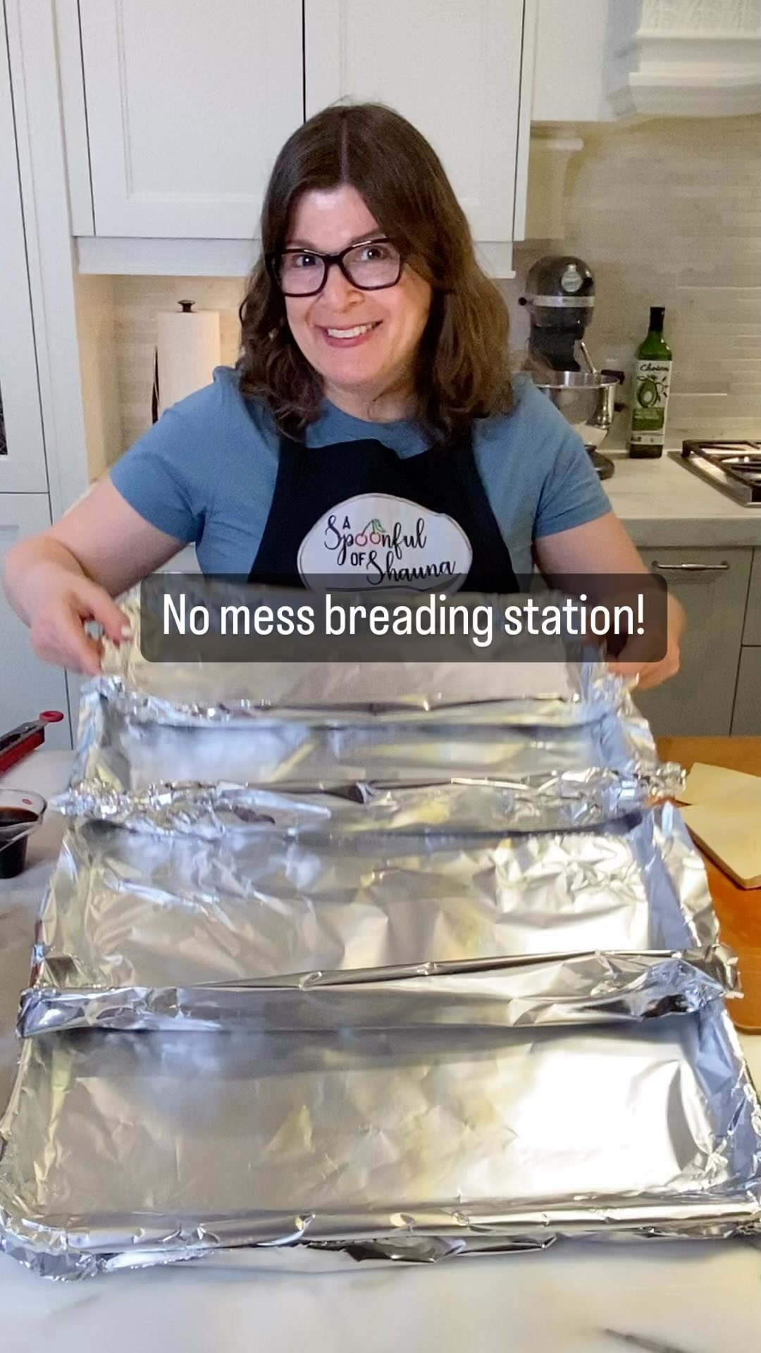 Genius tip! 👏👏👏Breading station with multiple sections! No mess! No clean up! Have you thought to do this? If not, save this video and share with a friend. Follow for more and check out my live cooking demos in profile.