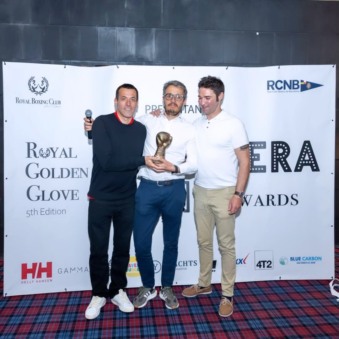 Ganador RGG 5ªEdición 2022 @primavera_sound
Don Carlos Cruz.
Otorgado al alumno que ha sido más disciplinado en las clases de boxeo, que ha demostrado voluntad y nobleza.
También se valora la asistencia a las clases y, sobre todo, la persona que se atreve a salir de su zona de confort. ¡Eso que nos cuesta tanto! Gracias a Primavera Sound por apadrinar nuestro evento deportivo y social.
#stylerbc
#flowrbc