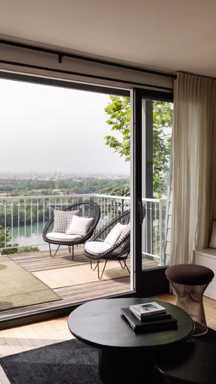 Poetic & Artistic Flat 🎥
..............….……….…......................................
. LAMARQUE
.Réaménagement d’un appartement de 60m2 : du bois, du textile, de la corde, du métal.
.La sensibilité d’un atelier d’artiste.
.
@atelierdamienbruneel @ethnicraft @maisondevacances @dcw_editions @farrowandball @larsenfabrics @elitisfrance @lensemblier @vincent_sheppard_furniture @lesformesutiles @maisonsarahlavoine ©️@bc.ateliers 📷 @bcdfstudio
.
.
.
#house #architectureinterieure #art #photoofthedays #architecture #harparmchair #circa #jorgenhovelskov #design #light #wood #interiordesign #wood #design #elitis #picoftheday #parquet #rope #atelierdamienbruneel #larsenfabrics #iglyon #monlyon #igdecor #architectureinterieure #onlylyon #architecturelovers #bcateliers