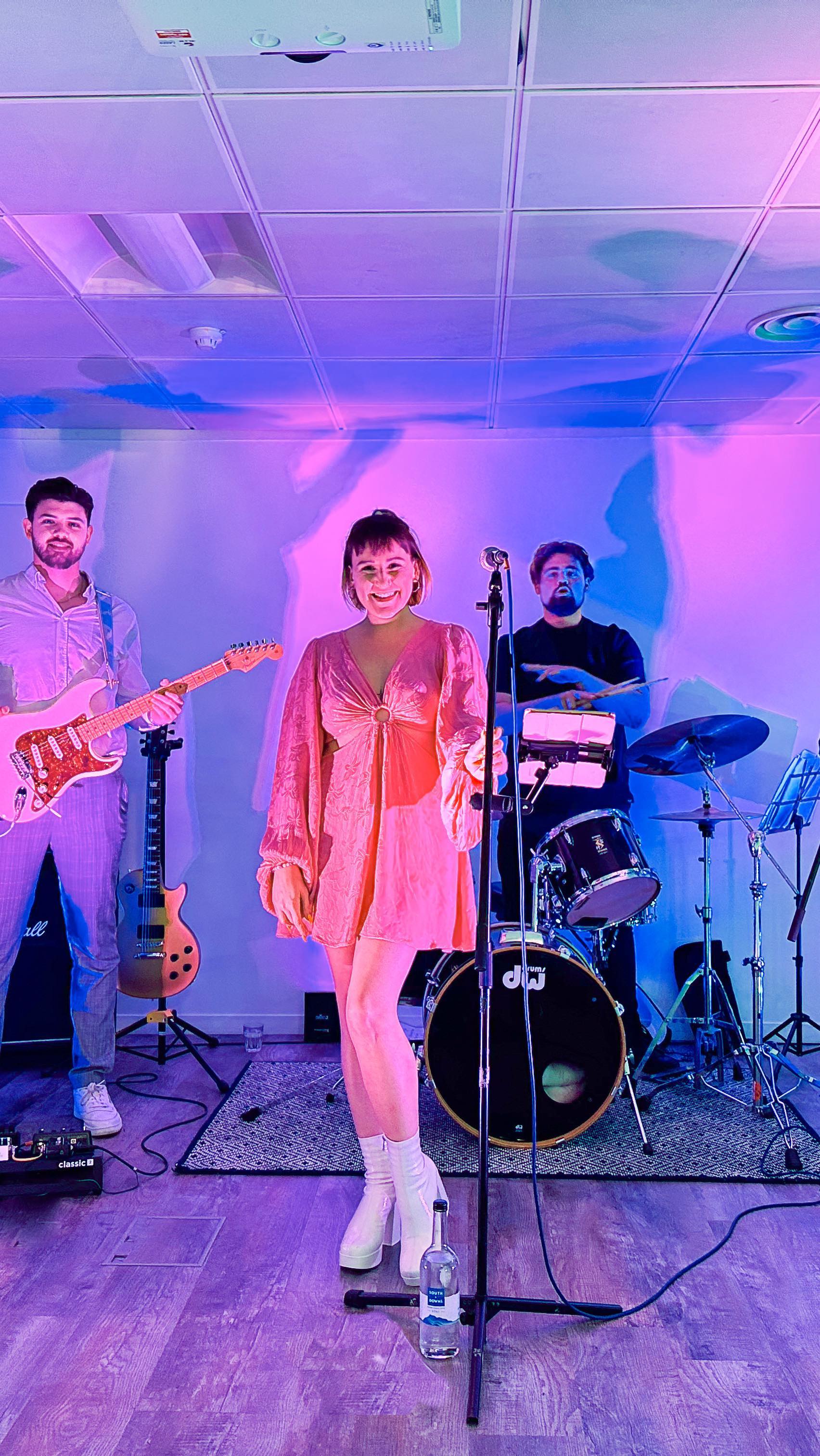 Here’s our set up transformation from our gig up in central London last Saturday! 🪩🕺
Are you looking to hire live music entertainment? Book us now: booking@miamihighfunction.com
.
.
.
#Miamihigh #ukfunctionband #musicforevents #brightonfunctionband