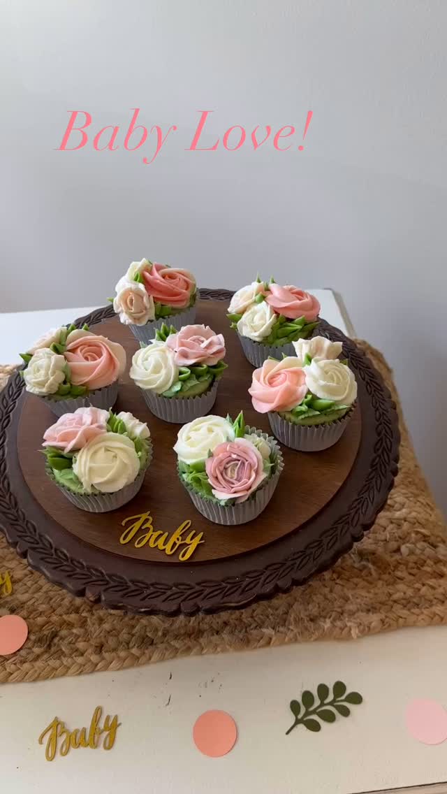 This was an amazing Baby Shower for a sweetest client hosted for her sister with her mom @weeks.farm. Perfect venue!! They went all out to celebrate this bundle of joy! Thank you for sharing this video w/me. All organic! Lemon cupcakes w/raspberry filling, strawberry cupcakes w/vanilla buttercream, and vanilla bean cupcakes w/salted caramel buttercream. How did I do on the Star Gazer Lily? #pastrychef #bouqcakes #lecordonbleuparis #moreheadcitybaker #cupcakes #organic #cupcakesofinstagram #moreheadcity #cupcakestagram #baby #babyshower #stargazerlily #strawberry #saltedcaramel #vanillabuttercream