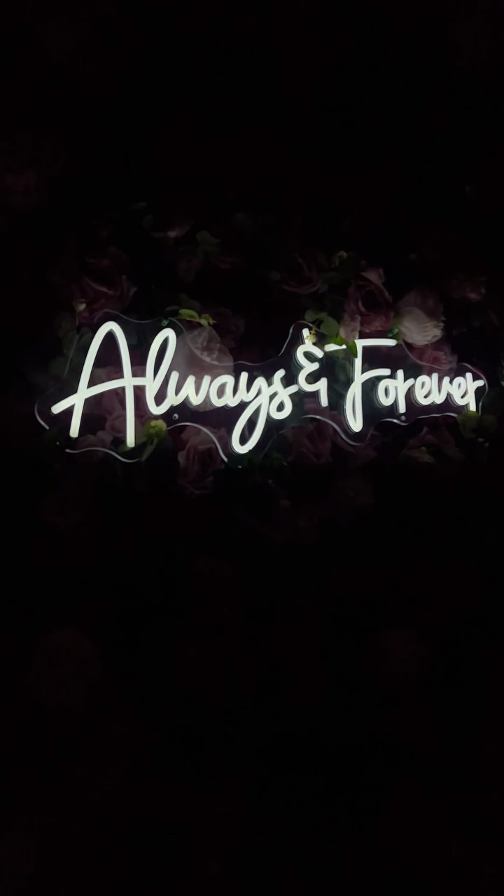 perfect and beautiful! 📸 #wallflowers #photobooth #party #event #weddingday