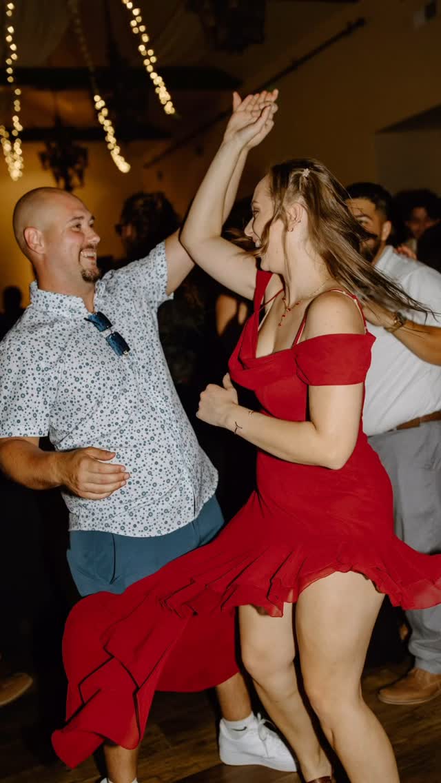 Get yourself a great Dj, gather your closest friends and family, and letās stop time and get caught up in the moment so yāall can party until your shoes come off after you say #ido š š š¶ Anthony @asoundchoice had this group enjoying every minute!
.
.
Photographer: @kaygilganphoto
Venue: @theaerieateaglelanding
Coordinator: @alittlegrace.alittlelace
DJ: @asoundchoice
Bride: @jazmine.fordham