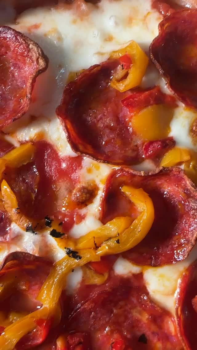 Biga
100% flour
45% water
0.1% yeast
Ferment 24h at room temp
Final Dough
100% biga
100% flour
55–60% water (adjust to desired hydration)
2.5% salt
Strong gluten. Deep flavor. Pure pizza art.
#biga #neapolitanpizza #pizzadough #fermentation #bakerspercentages #pizzalover