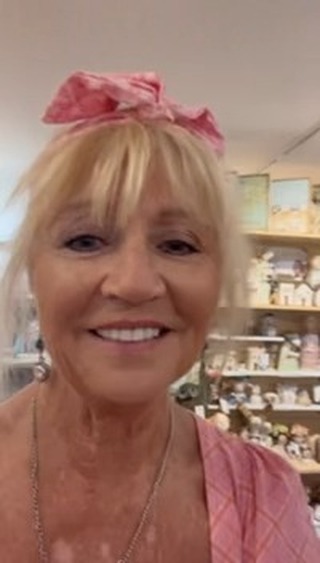 👩🎨 MEET THE MAKER: JENNY FROM JENNY WOOD ART.
Jenny is an increadible talent who creates original art, illustrations and pottery. No one better than Jenny to share her story and introduce her range of creative beauties. Jenny's card corner is the source of much laughter and joy at Artisan'st Alley.
#ShopLocal #morningtonpeninsula #mornington #supportlocal #mainstreetmornington #australianmade