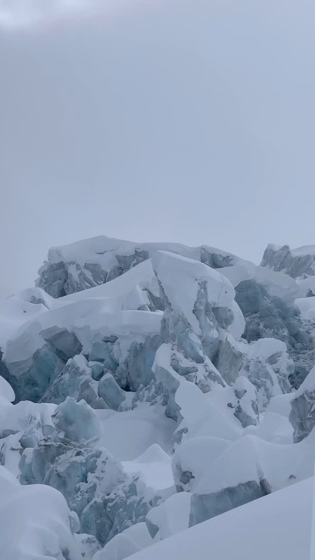 @chamonix_snowboarding
@henaff_off @quiksilver.snow
#snowboarding #chamonix