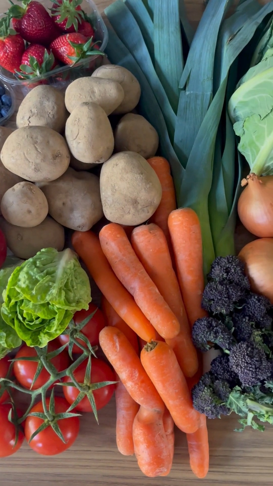 Planning an Easter roast or family brunch?
Make it easy with our Easter Weekend Box, packed with fresh, seasonal veg, berries, salad, and 30 farm-fresh free range eggs 🥚
✅ Perfect for Easter roasts & baking
✅ Free delivery
✅ A lucky few will even get a surprise Easter egg in their box 🍫👀
Pre-orders open now, deliveries from Tuesday!
Two sizes available: standard or large – depending on how many mouths you're feeding
📦 Want the link? Comment EASTER below or tap the link in bio to order