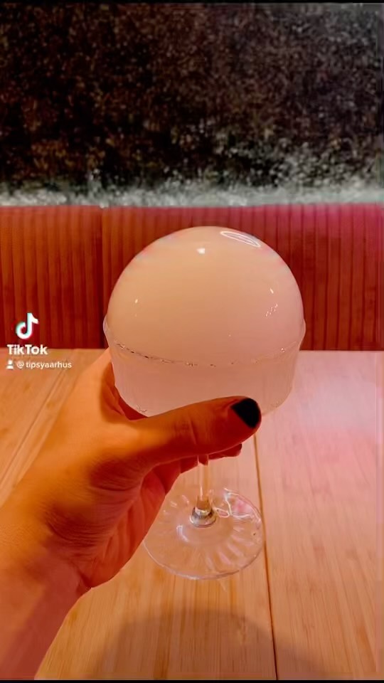 Have you tried our bubble drinks? New ones coming soon 🔥
Do you want a giveaway or a discount for everyone? 😌
#aarhus #tipsyaarhus #tiktok #bubbles #kbh