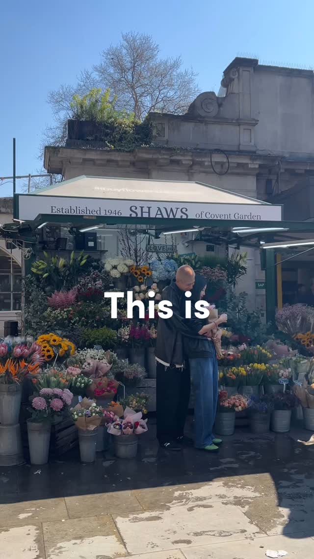 Still blooming after four generations, right outside Embankment Station 🇬🇧💐
Like and comment to be part of the journey!
#floristry #londonflowers #centrallondonflorist #florist #smallbusiness #londonflorist #flowerbusiness