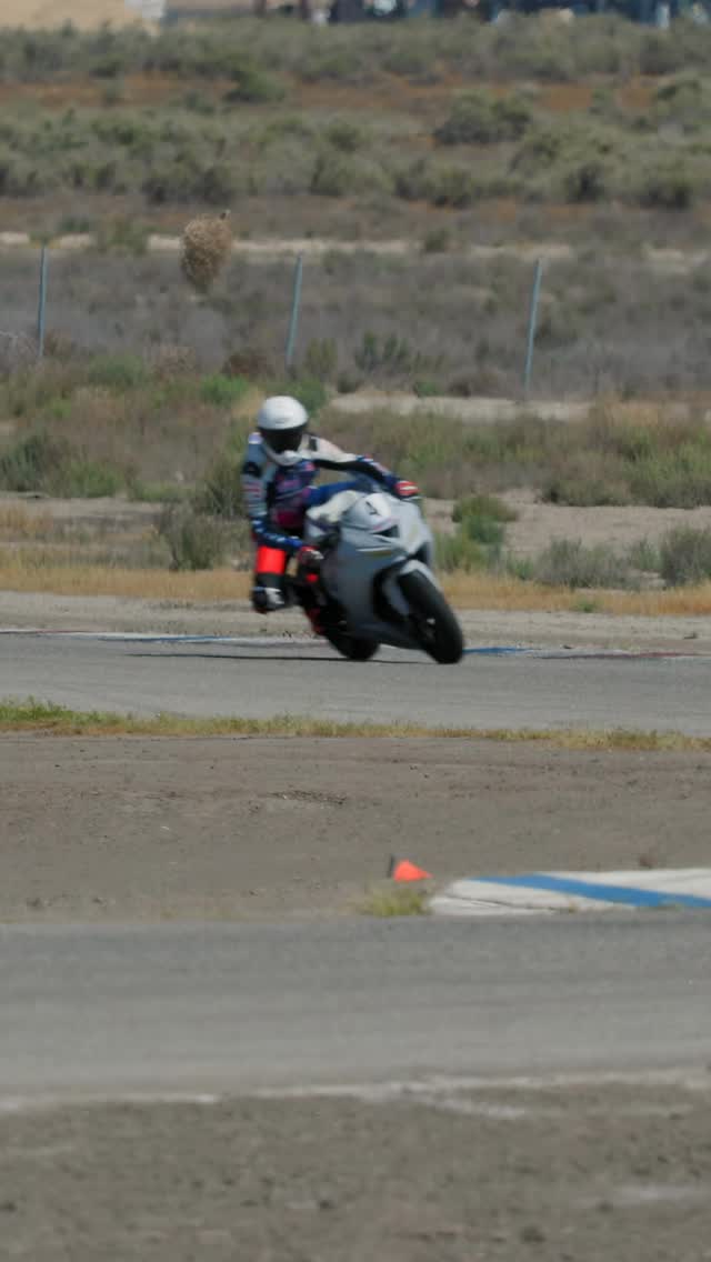 Synchronized electron powered corner carving courtesy of 2 very talented racers. Jayson and Brenden would continue to carve through the field on their way to a historic 1-2 in the AFM Middleweight Superbike class onboard their Orange Cat Lightfighter electric machines….Zzzziiiiizzzzz!!!!
