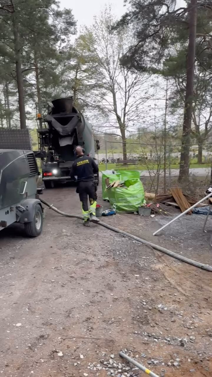 #tyresöbetong #tyresobetong #concrete #betong #betonggjutning @multiquip @miltiquipuk #concreteslab #concreteflatwork #rebar